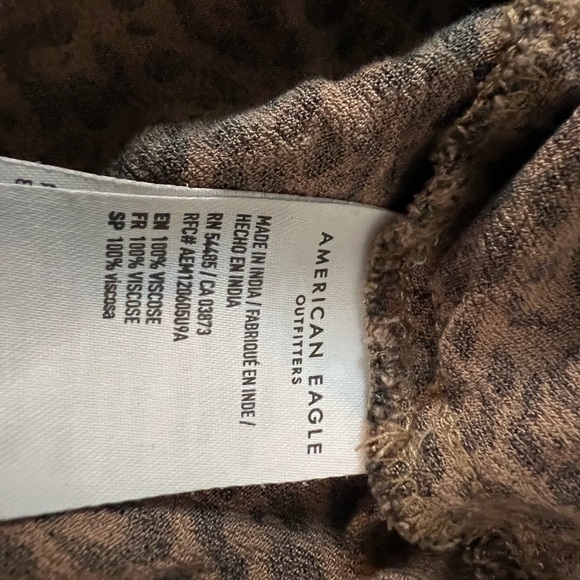 American Eagle Cropped Animal Print Shirt Size Large - Picture 5 of 5